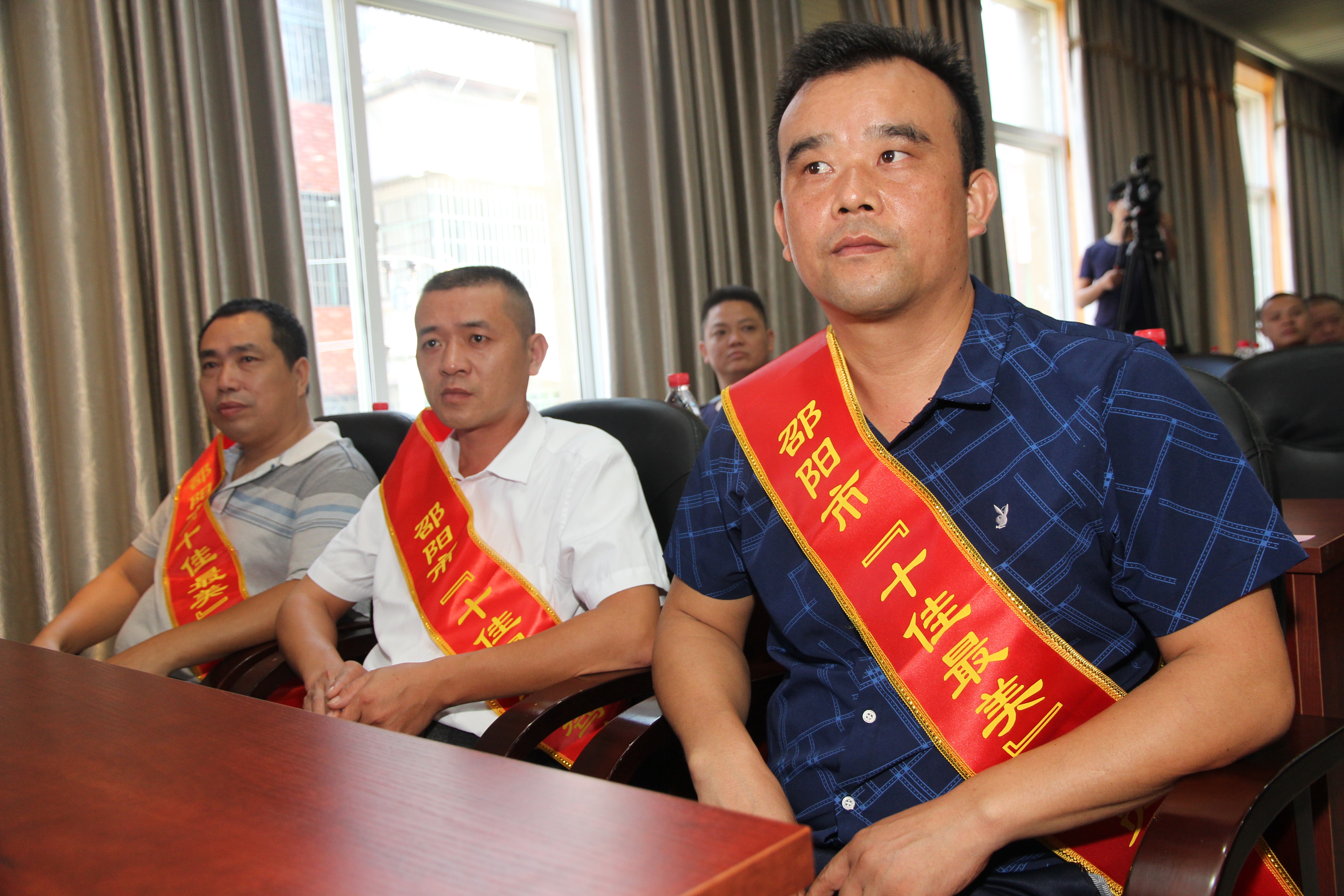 ——記市“十佳最美駕駛員” 、湘高速邵陽(yáng)分公司駕駛員劉科技 李高雄  李雙江